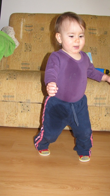 ALENKA UŽ CHODÍ
